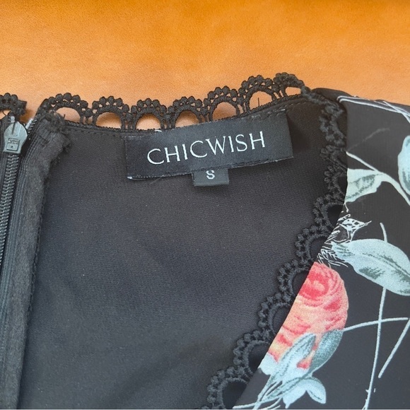 CHICWISH Women's V-Neck Floral Puff Sleeve
High Waisted Chiffon Romper Size S - Picture 4 of 16